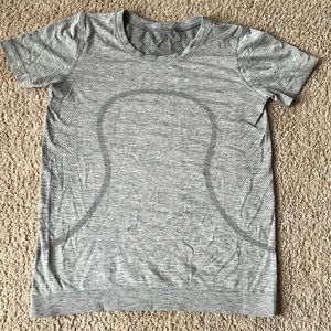Lululemon Athletic shortsleeved top